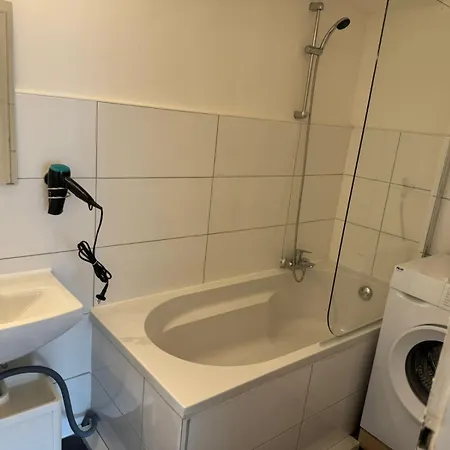 Zentrale Monteurwohnung Hindenburgstrasse Mg Direkt An Der Einkaufsgalerie Appartamento Mönchengladbach