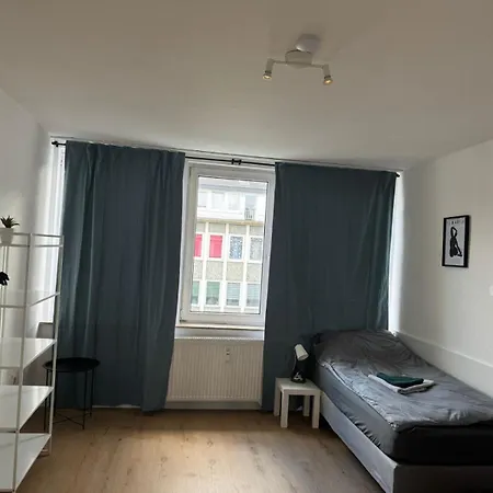 Zentrale Monteurwohnung Hindenburgstrasse Mg Direkt An Der Einkaufsgalerie * Mönchengladbach