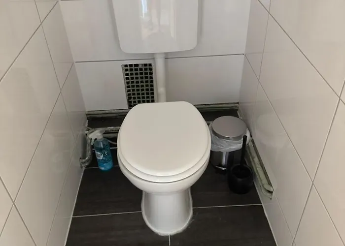 Appartement Zentrale Monteurwohnung Hindenburgstrasse Mg Direkt An Der Einkaufsgalerie Mönchengladbach